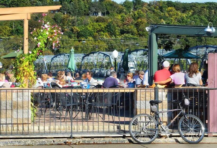 فندق Water Street Inn