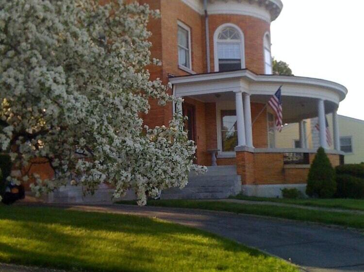 בית מלון כפרי Wc Lipe Mansion