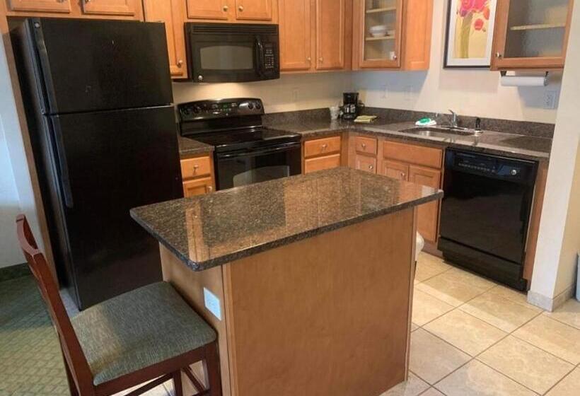 هتل White River Inn & Suites