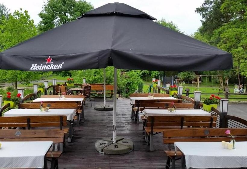 호텔 Zajazd Pod Niedźwiedziem