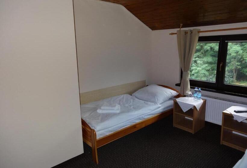 호텔 Zajazd Pod Niedźwiedziem