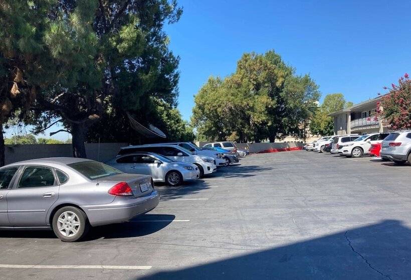 فندق Travelodge By Wyndham Fairplex Pomona