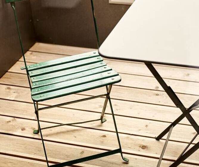 No Shoes Hotel And Green Bar