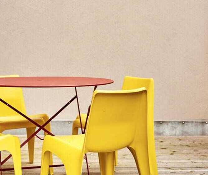 No Shoes Hotel And Green Bar