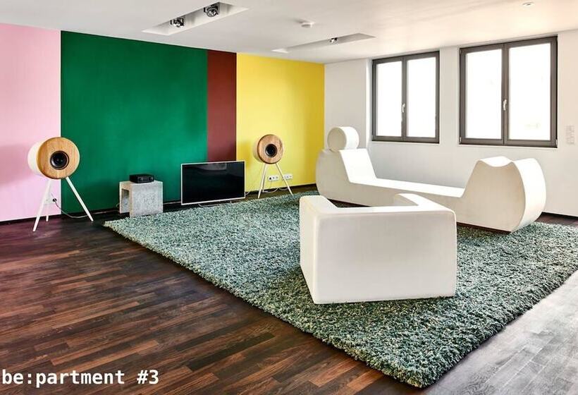 No Shoes Hotel And Green Bar