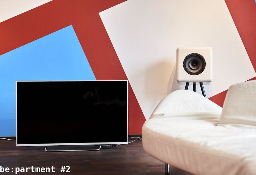 No Shoes Hotel And Green Bar