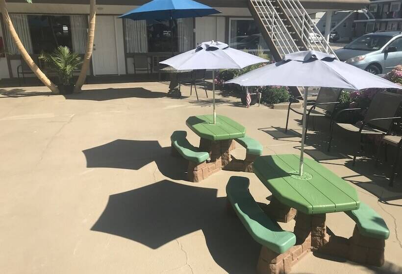 Pyramid Resort Motel