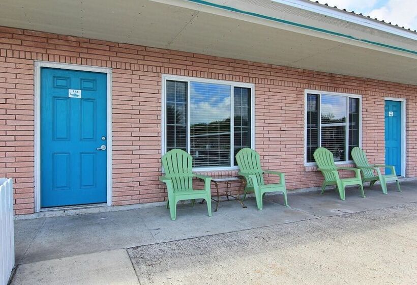 Shark Reef Resort Motel & Cottages