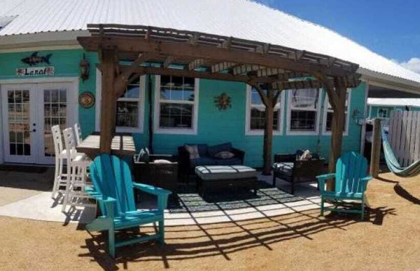 Shark Reef Resort Motel & Cottages