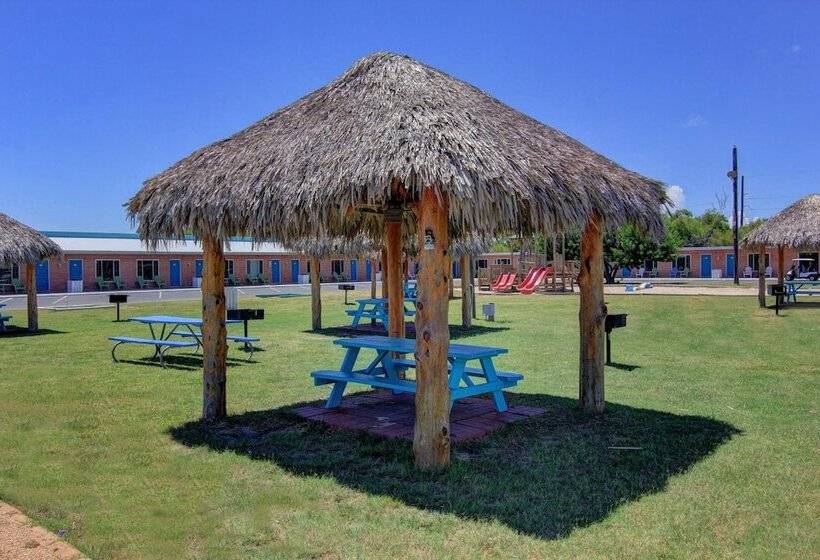 Shark Reef Resort Motel & Cottages