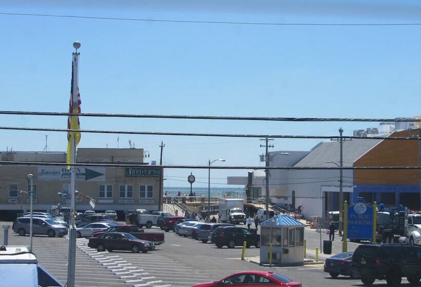 The Coral Sands Motel