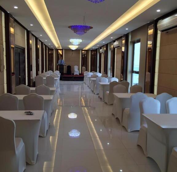 منتجع شاطئ الدولفين للإيواء السياحي