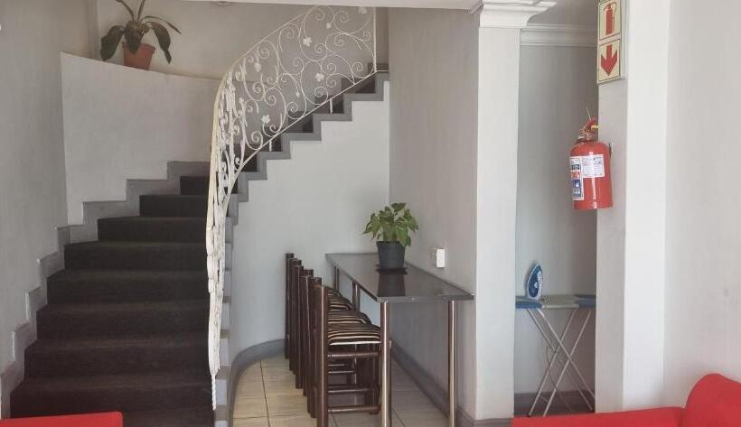 6 Crawford Road, Rondebosch East