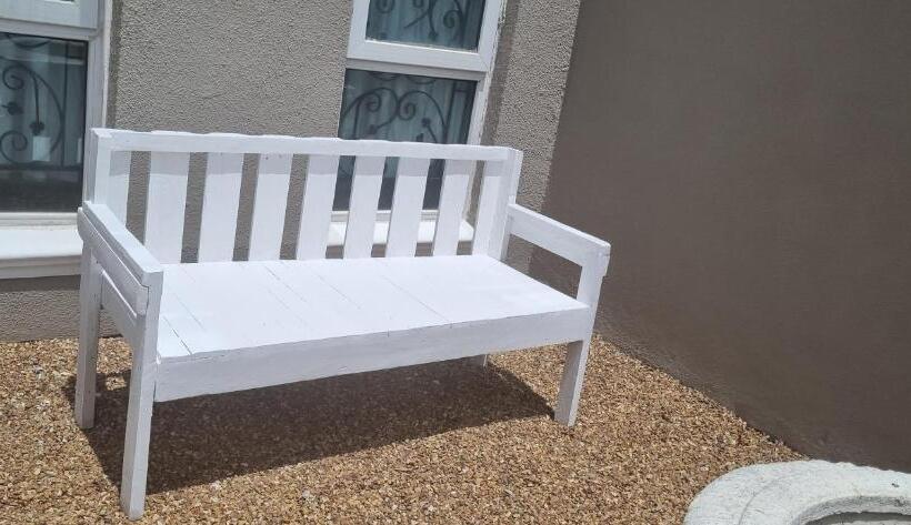 6 Crawford Road, Rondebosch East