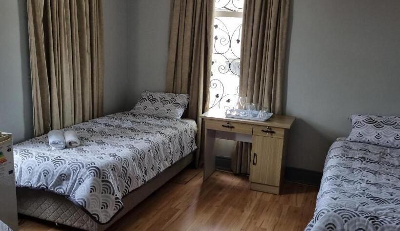 6 Crawford Road, Rondebosch East