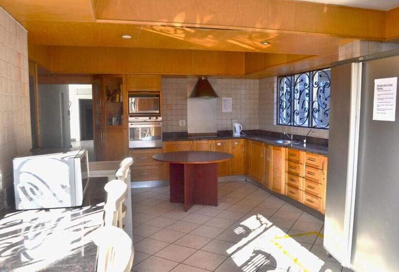 6 Crawford Road, Rondebosch East