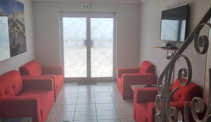 6 Crawford Road, Rondebosch East