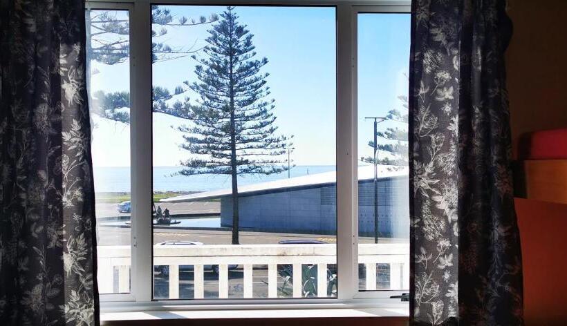 הוסטל Bluewater Lodge