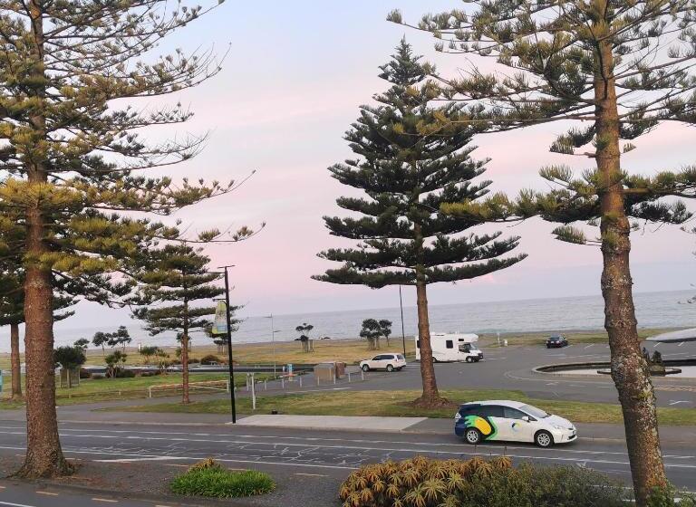 הוסטל Bluewater Lodge