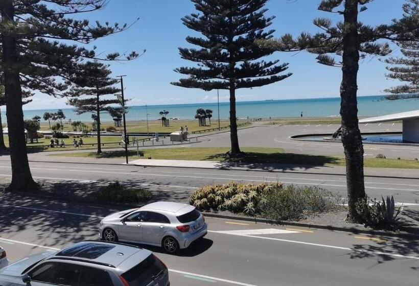 הוסטל Bluewater Lodge