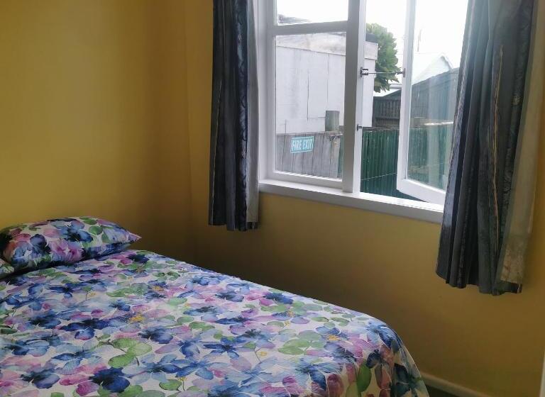 הוסטל Bluewater Lodge