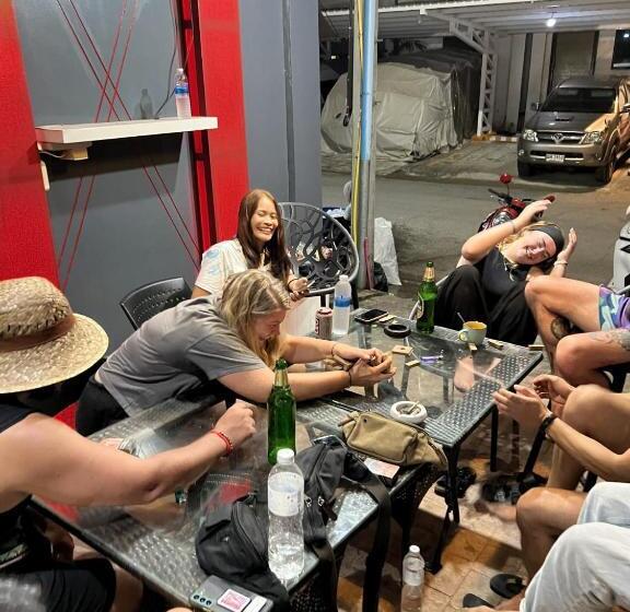 Общежитие Hangover Aonang