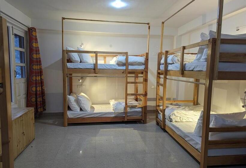 호스텔 Moustache Koksar Luxuria, Sissu