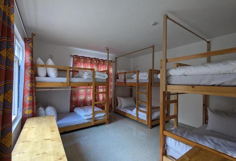 호스텔 Moustache Koksar Luxuria, Sissu