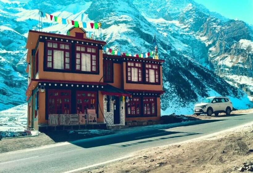 호스텔 Moustache Koksar Luxuria, Sissu