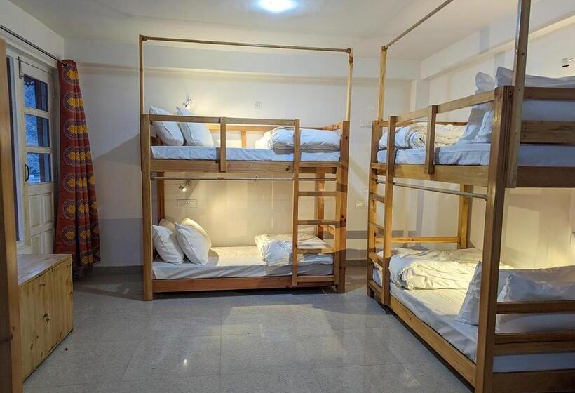 호스텔 Moustache Koksar Luxuria, Sissu