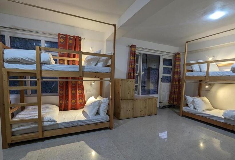 호스텔 Moustache Koksar Luxuria, Sissu