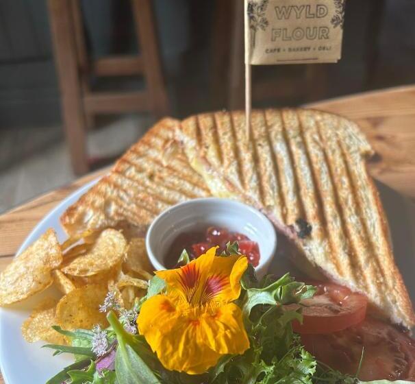 ユースホステル Upstairs At The Pipe Makers