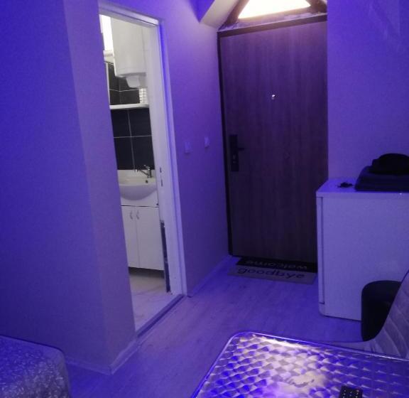 تختخواب و صبحانه Blue Carpet Rooms