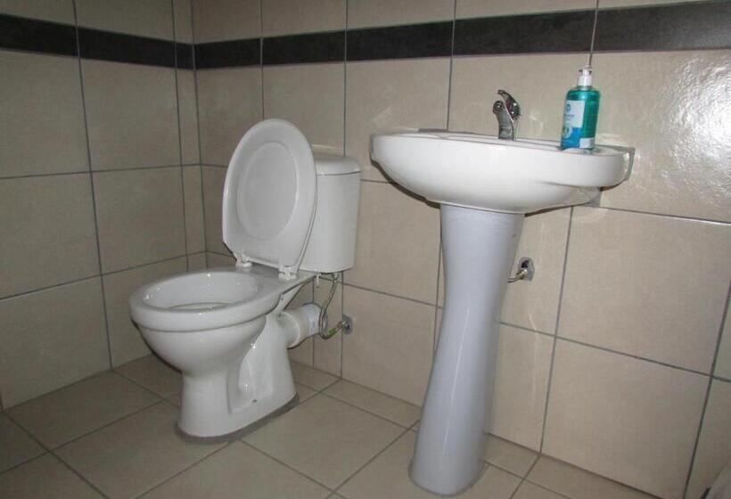 住宿加早餐  Cozy Queen Bed Apartment In Hammanskraal