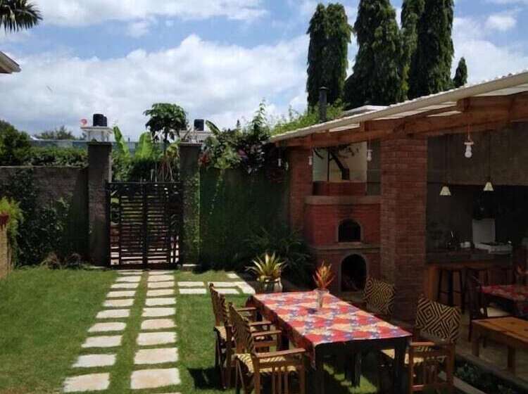 צימר Sprunger Avenue   Tulia Homes