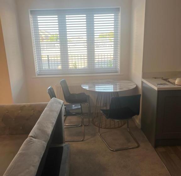 مبيت وإفطار Utopian Apartments