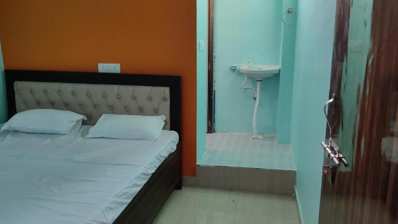 D Lazeez Hotel & Restaurant