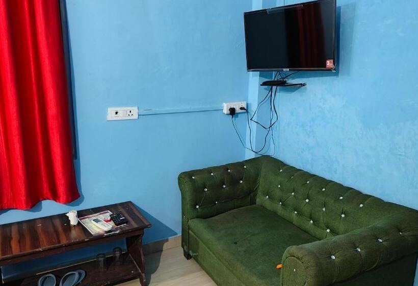 D Lazeez Hotel & Restaurant