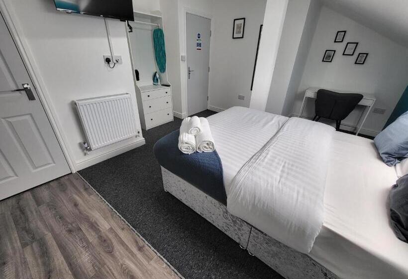 Nottingham Forest Rd, Short Stays