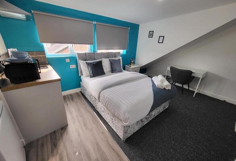 Nottingham Forest Rd, Short Stays