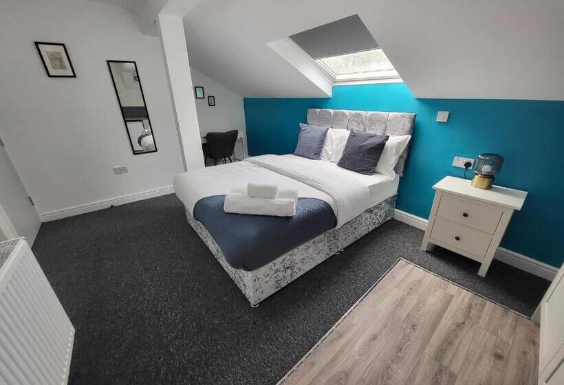 Nottingham Forest Rd, Short Stays