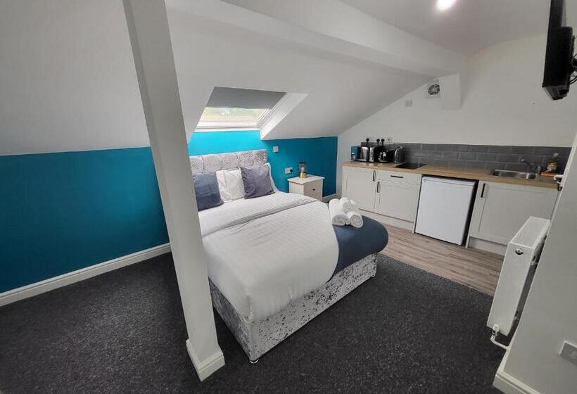 Nottingham Forest Rd, Short Stays