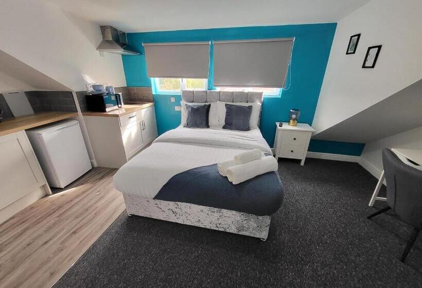 Nottingham Forest Rd, Short Stays