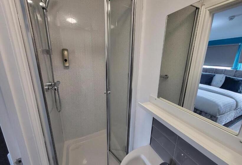 Nottingham Forest Rd, Short Stays