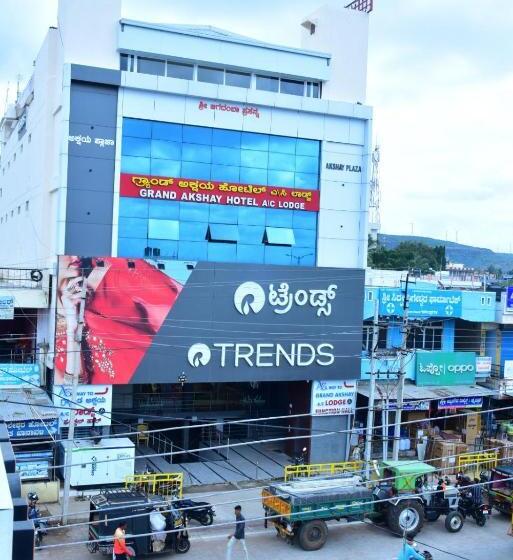 Grand Akshay Hotel And A/c Lodge