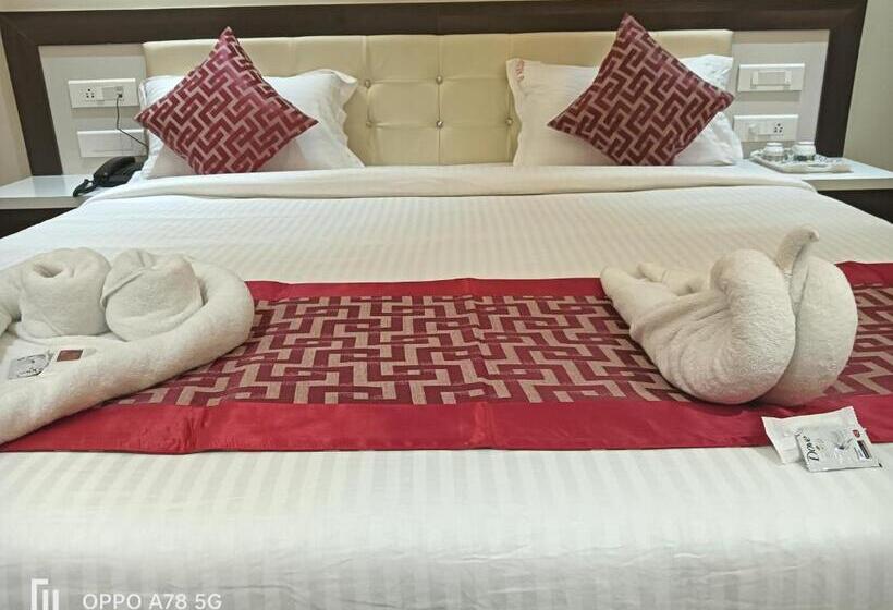 Grand Akshay Hotel And A/c Lodge