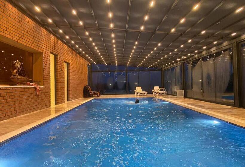 Green Roof Hotel & Spa