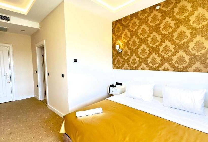 Green Roof Hotel & Spa