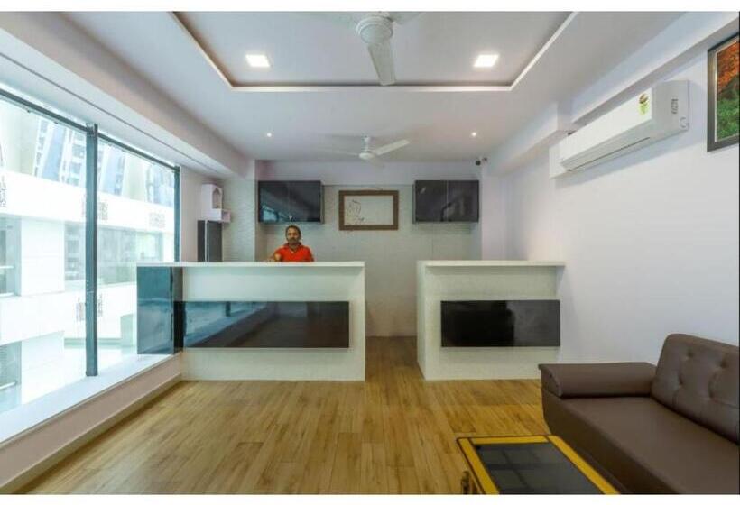 ホテル होटल राधा कृष्ण, सूरत