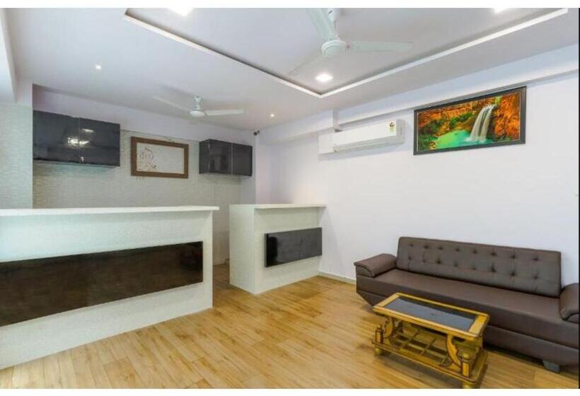 酒店 होटल राधा कृष्ण, सूरत